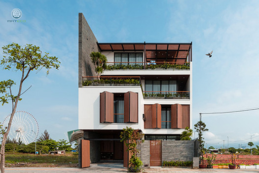 Understanding the Differences Between Wall Panels and Cladding